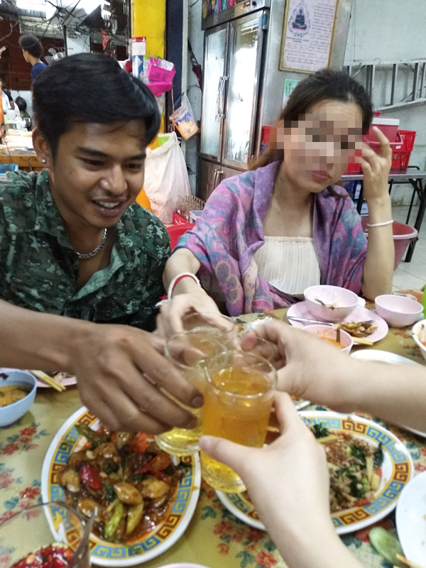 素泰见闻：泰国人妖生老病死听听当地人怎么说