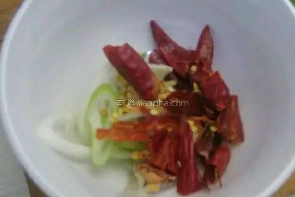 吃素就吃蛋白质丰富得豆腐，好吃到连盘子都能吃掉