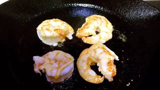 虾黄瓜苹果牛油果拌沙拉,芒果虾酱沙拉