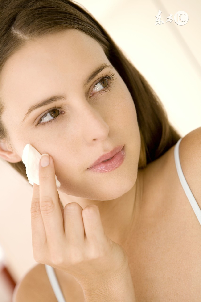 如果化妆不涂粉会怎么样,如果化妆不卸妆容易长斑吗