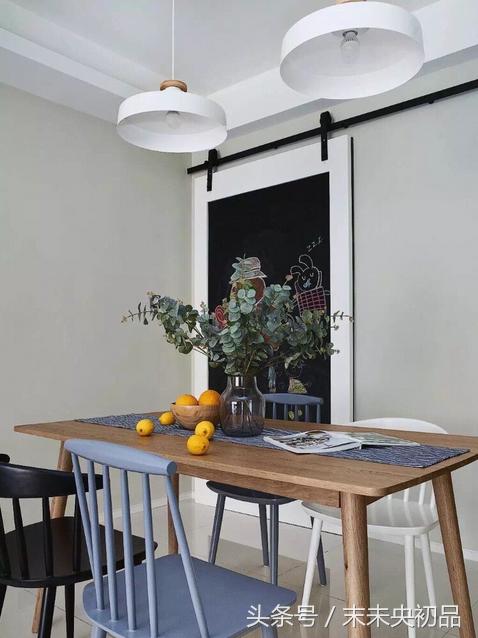 餐桌靠墙放有什么讲究,餐桌太大摆放不好看怎么办