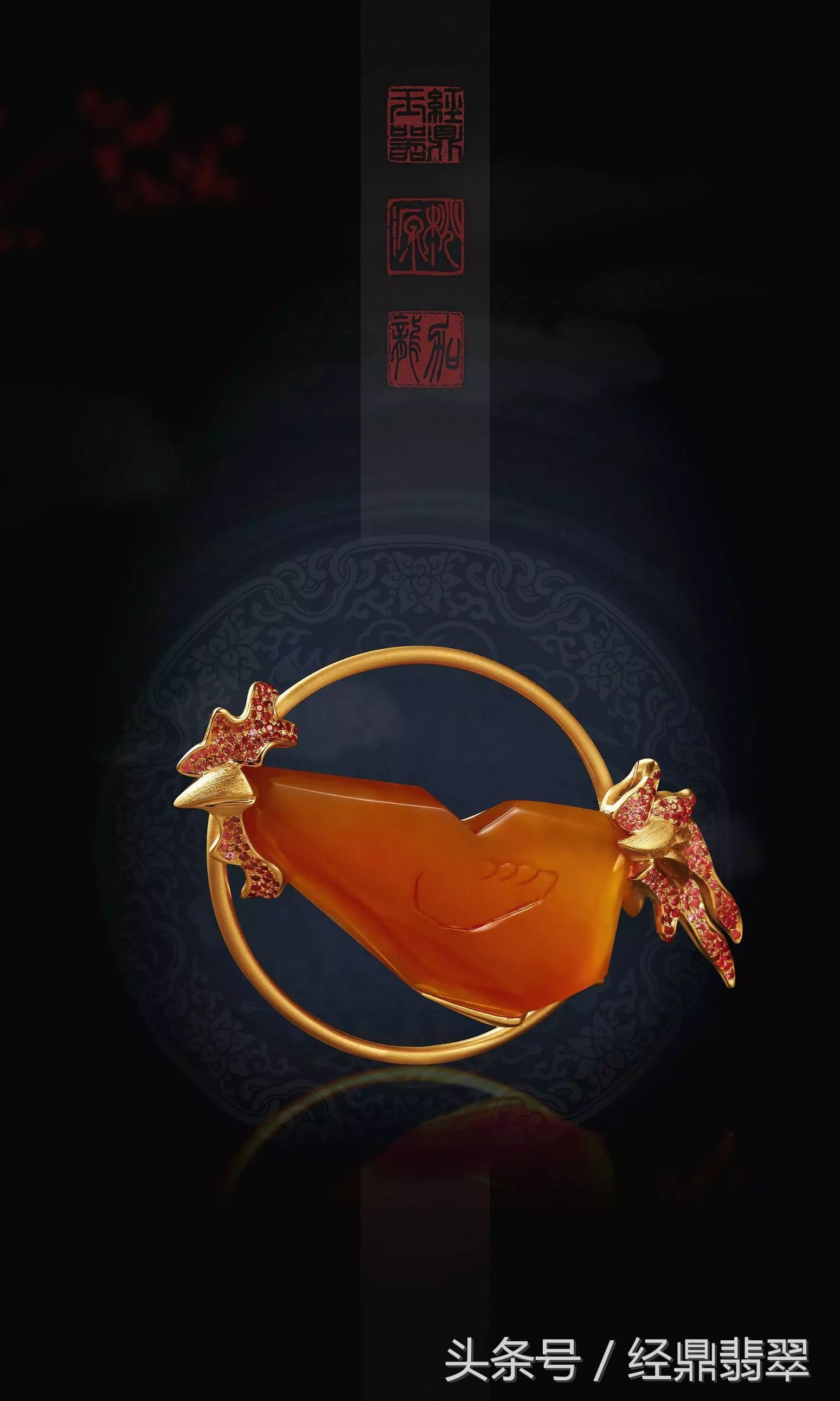 闪耀于金属上的翡翠灵鸡，网友盛赞：这才是艺术品