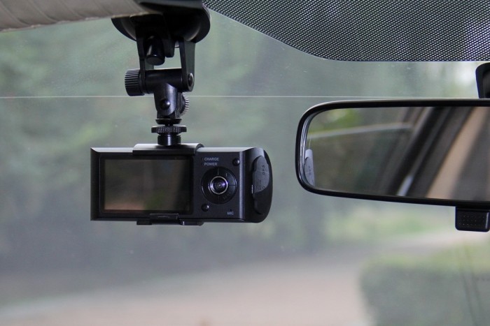 行车记录仪自己装还是去4s店装好,提新车行车记录仪是装好的吗