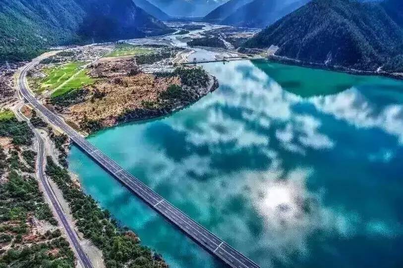 拉林高速与318国道区别,318最美拉林高速