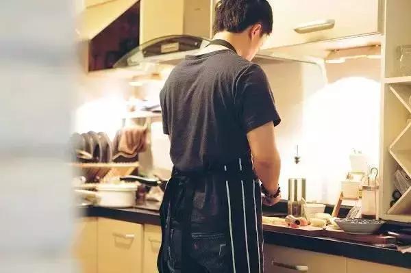 日食记里面的姜老刀的长相,日食记的姜老刀和女朋友照片