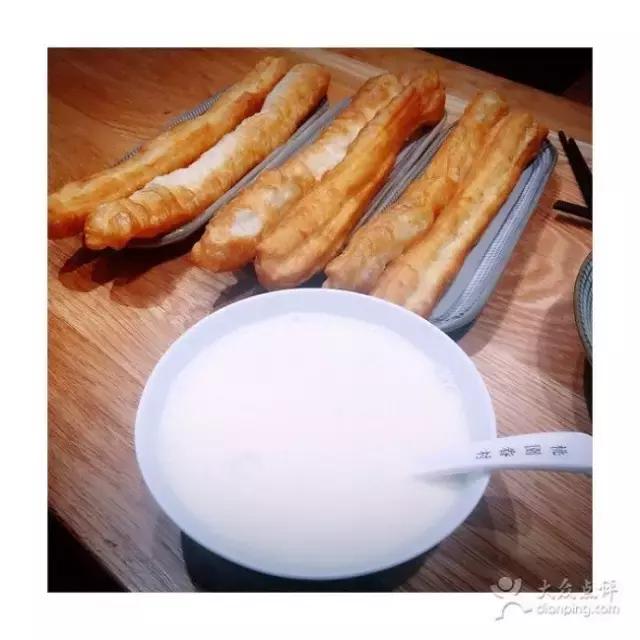 早餐店的LV：28元的油条，11元的豆浆（我不会点第二次了）