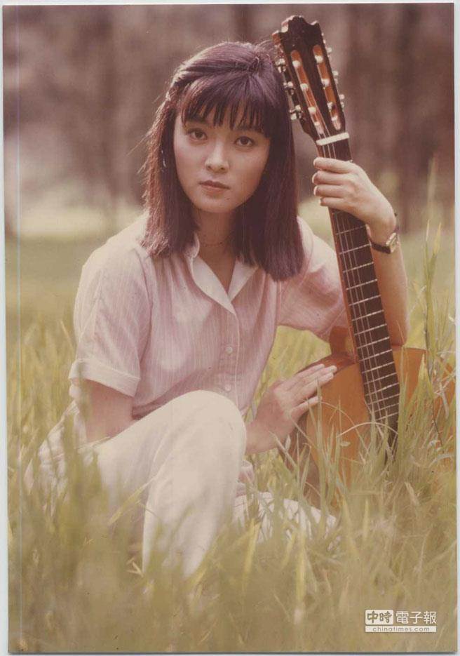 她是甄珍的妹妹,曾经的清纯让邱淑怡黯然失色,现在却疾病缠身