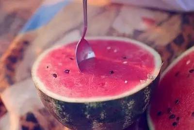 周末，宅在家里不如开始做冰棒吧！想吃什么口味自己选，这个夏天才不算浪费！