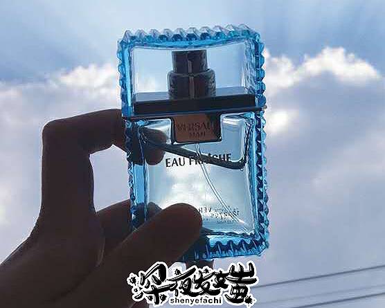 为什么买的香水味道一样的,大家买香水都是买大牌吗