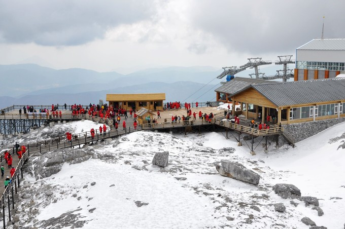 玉龙雪山纳西人心中的神山,玉龙雪山是当地纳西族的神山
