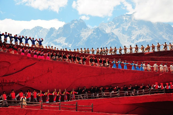 玉龙雪山纳西人心中的神山,玉龙雪山是当地纳西族的神山