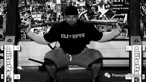 深蹲100公斤什么水平没练过,深蹲1000公斤