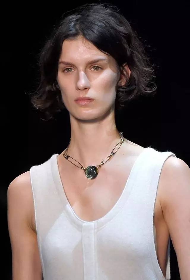 自己制作的可爱别针小物件,固定衣服的小别针怎么让它更稳固