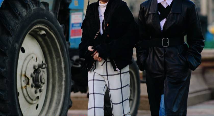 试着在衣服上添加超热门小玩意——别针！