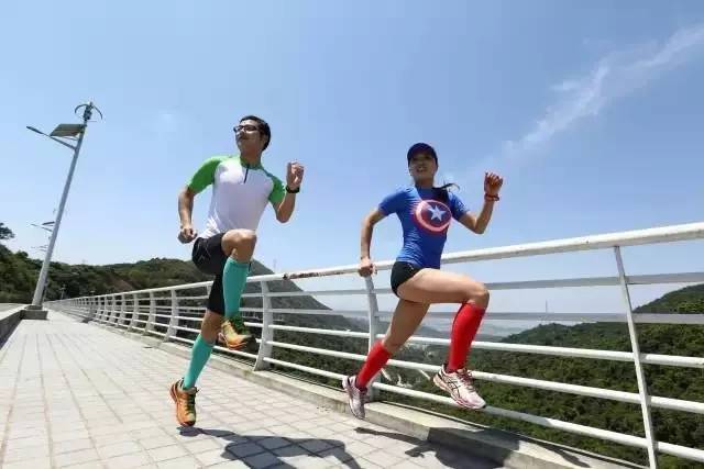 压缩袜跑步,压缩袜能提高跑步成绩吗