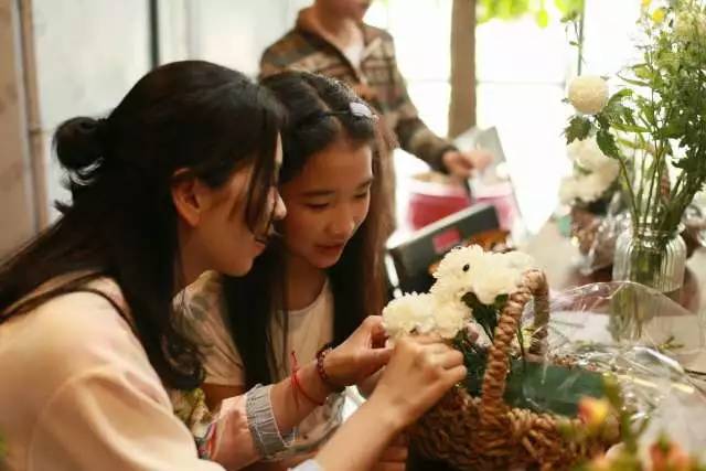 不买花也可以聊人生！泉州有家花店，专治失恋与主妇间歇躁郁症