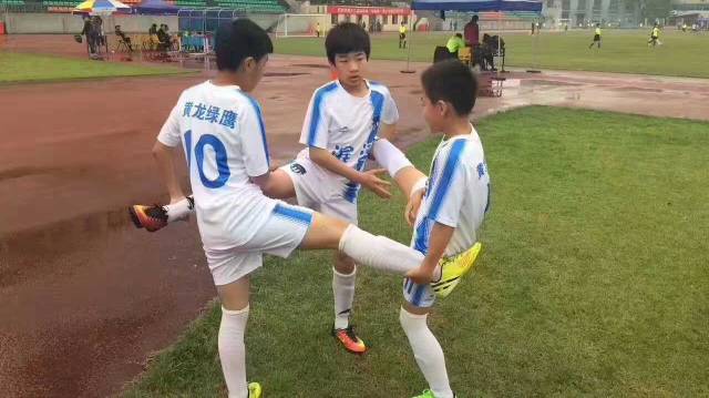 LOLER快来滨江报名开黑，第一名5000奖金｜市运会我区05组青少年足球队进四强