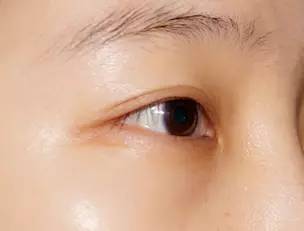 为什么画眼线反而觉得眼睛更小,怎么画眼线好看又显眼睛大