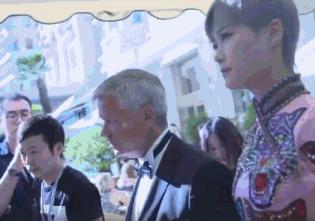 李宇春深v高叉鱼尾裙造型,李宇春穿西装的惊艳