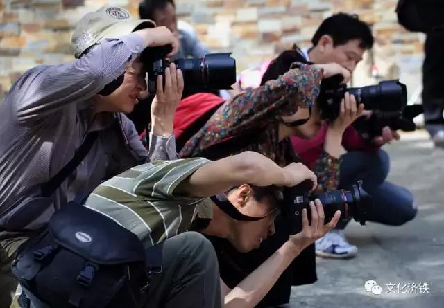 “健康济铁·瑜你同行”室外瑜伽暨摄影采风在袁洪峪举行