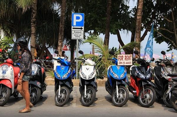 奉劝来泰国的朋友，真的不要贪图方便去租摩托车