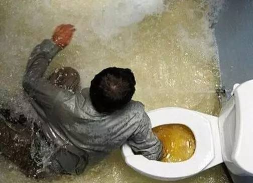 厕所堵住了怎么办最简单,厕所堵住了怎样才能把它弄下去