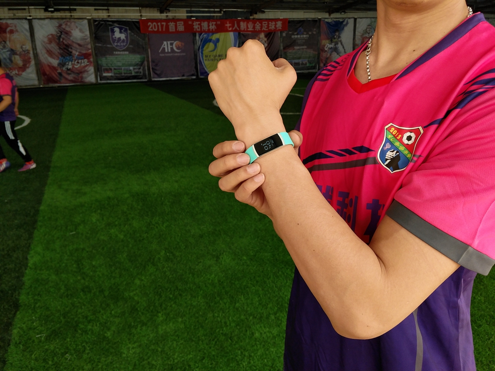 目前口碑最好的智能手环测评,埃微运动手环红色