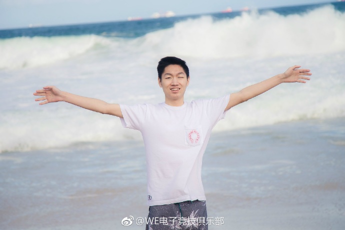 we战队背景图片,we战队微笑复出