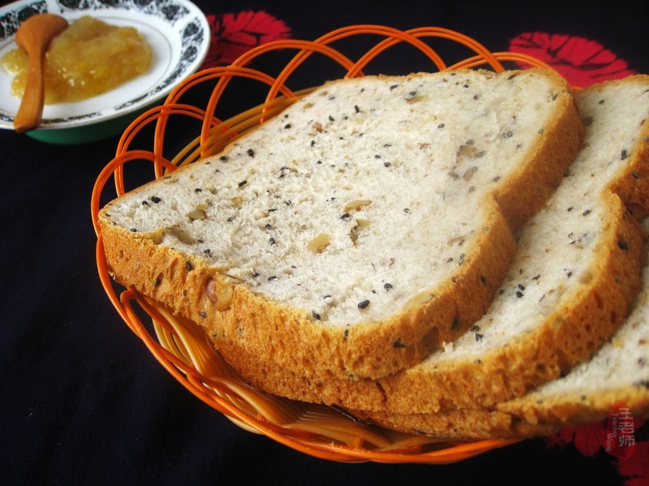 黑芝麻核桃吐司面包,核桃白芝麻面包
