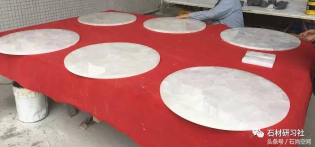 镜面碳晶板家装效果,白水晶简装效果图