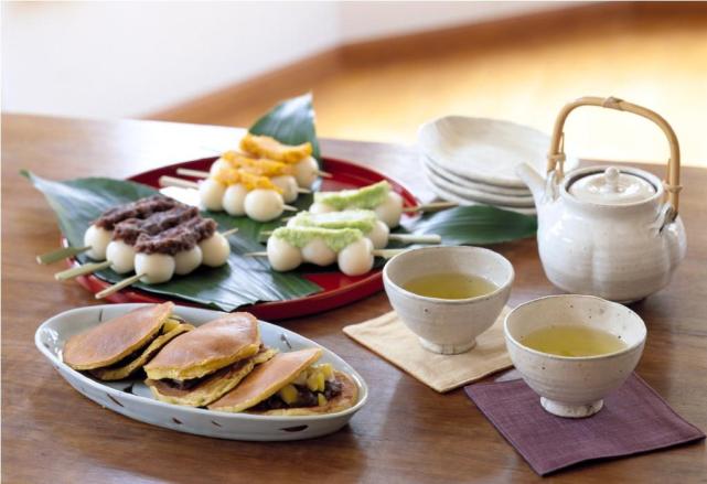 腹痛便秘伴随呕吐是什么症状,腹胀腹痛便秘腹泻交替出现