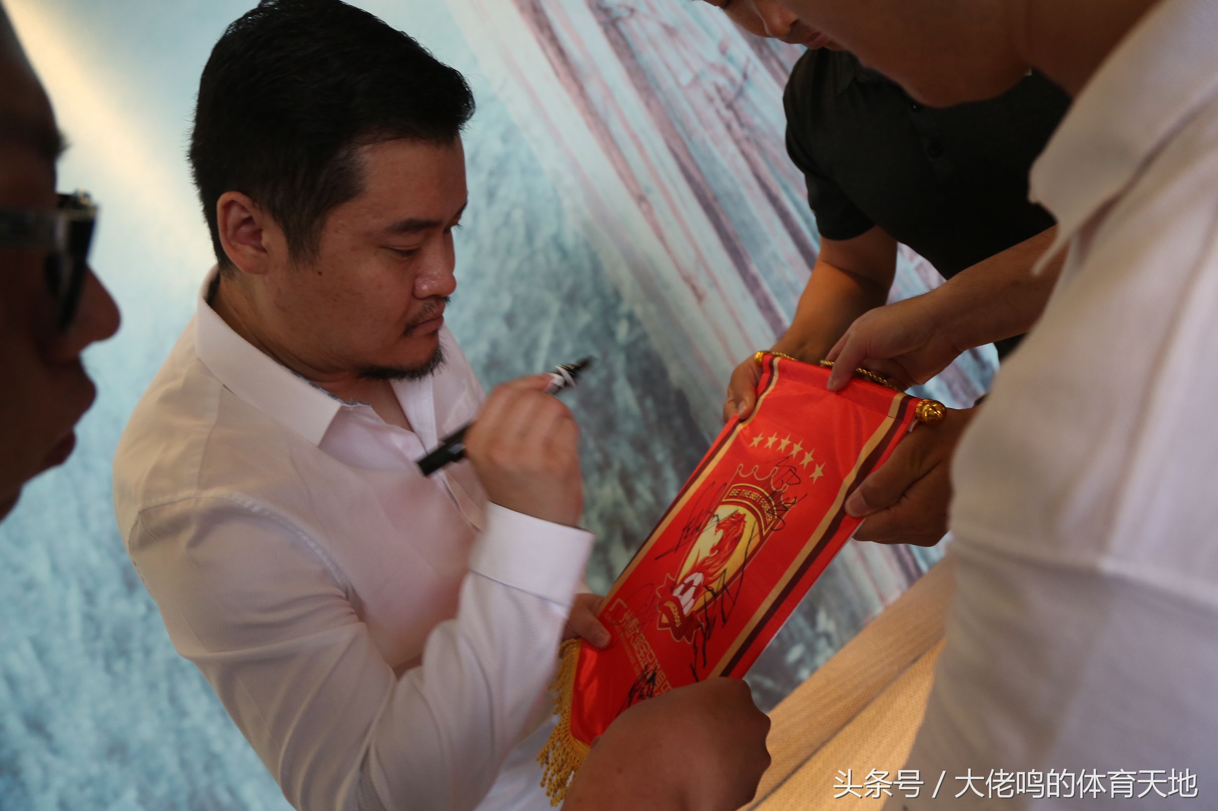 中国足球解说贺炜莫泊桑,中国足球解说员贺炜迈阿密