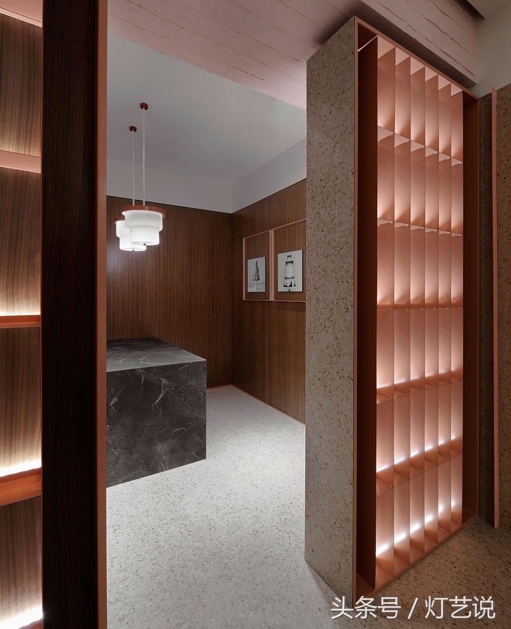 纽约不一样的蛋糕店，柜体照明用的好！