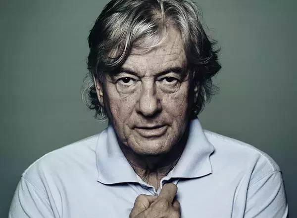 要不是导演*拍偷**女明星，这个很多人心目中的经典画面就不复存在了