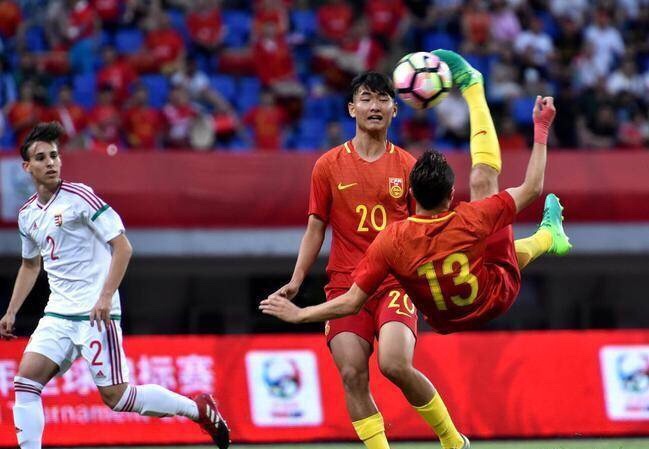 维族C罗叶尔凡倒钩惊艳全场！为何少数民族屡做少年董方卓？