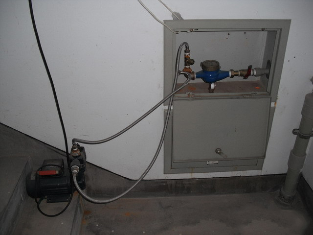 最新农村小伙在家自制太阳能,民间牛人自制太阳能