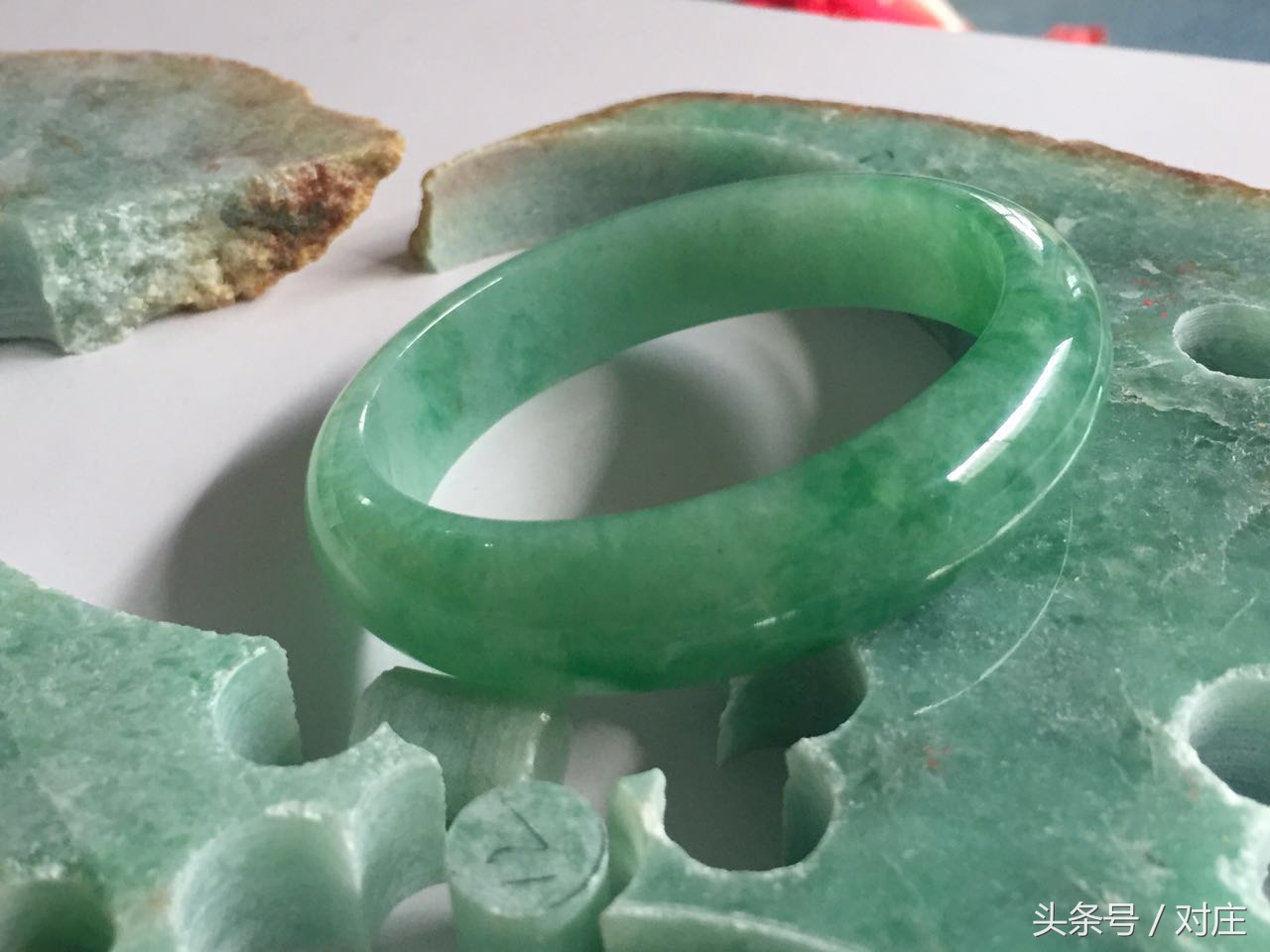 缅甸玉手镯63圈口,缅甸翡翠原石公盘竞价视频