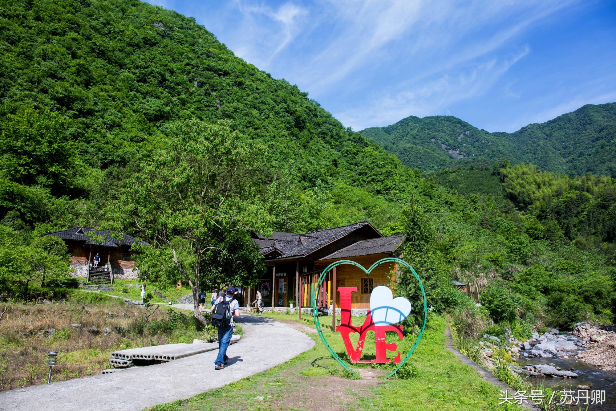 在水下洞穴探险,森林海自由潜水