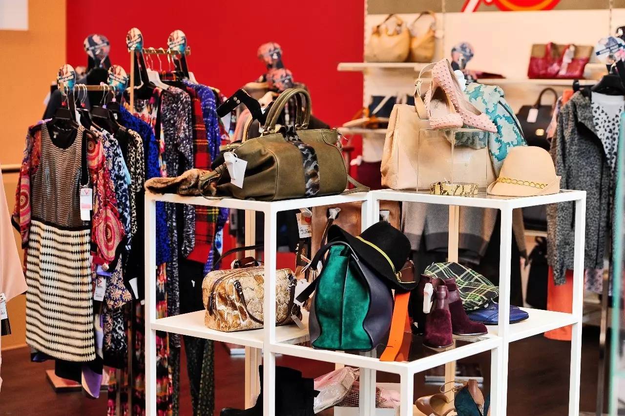 一出门就撞包，不如一个有故事的包包