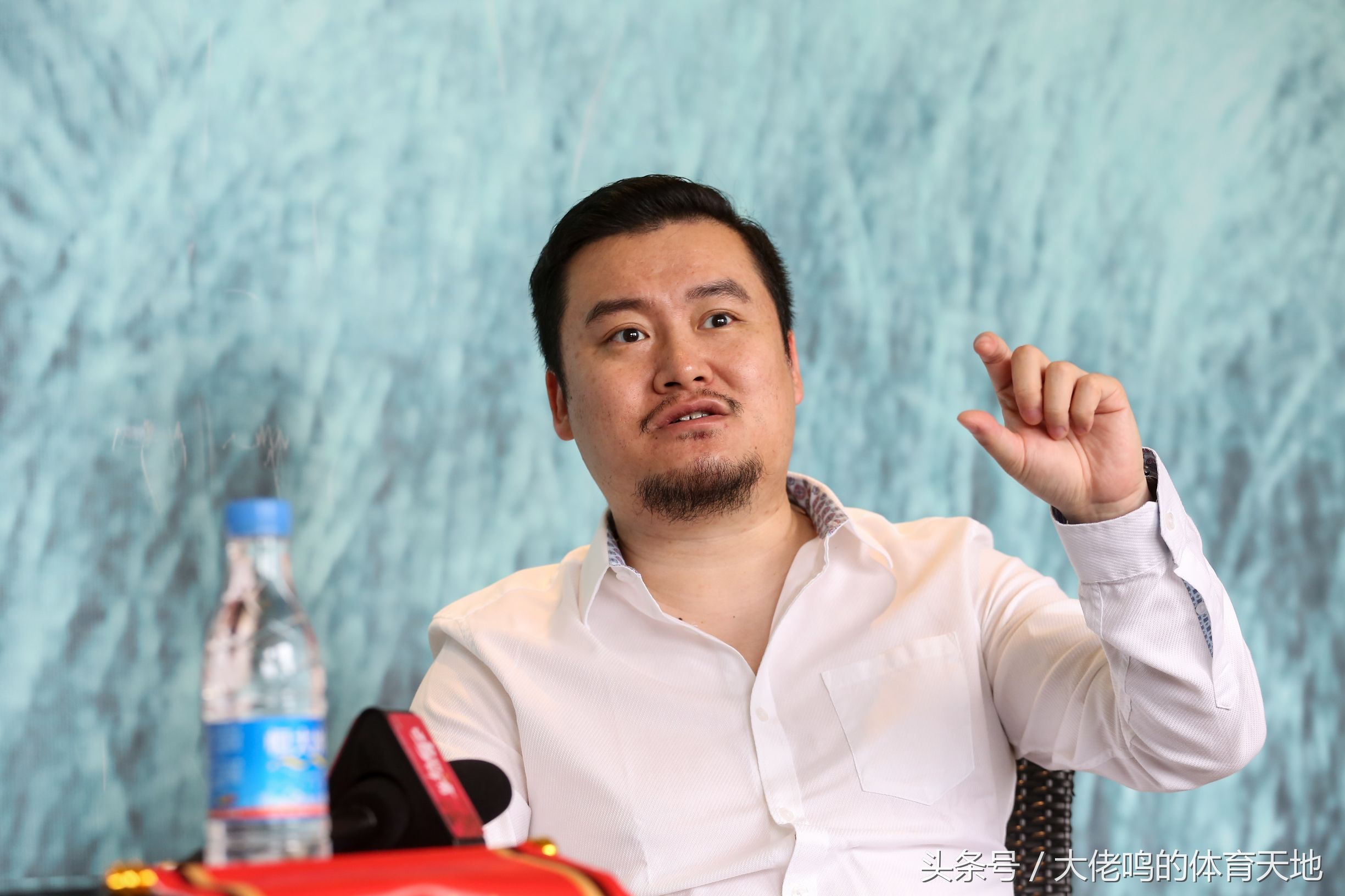 中国足球解说贺炜莫泊桑,中国足球解说员贺炜迈阿密