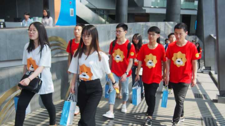 鑻忓畞鎬婚儴澶фゼ,闇囨捈鐩村嚮