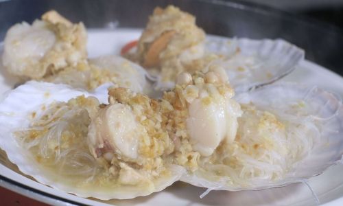 蒜蓉粉丝扇贝用热水蒸还是冷水蒸,如何做蒜蓉粉丝扇贝全过程