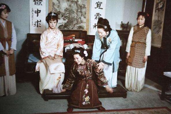 贾宝玉对四个丫头的感情,贾宝玉深受女孩欢迎的原因