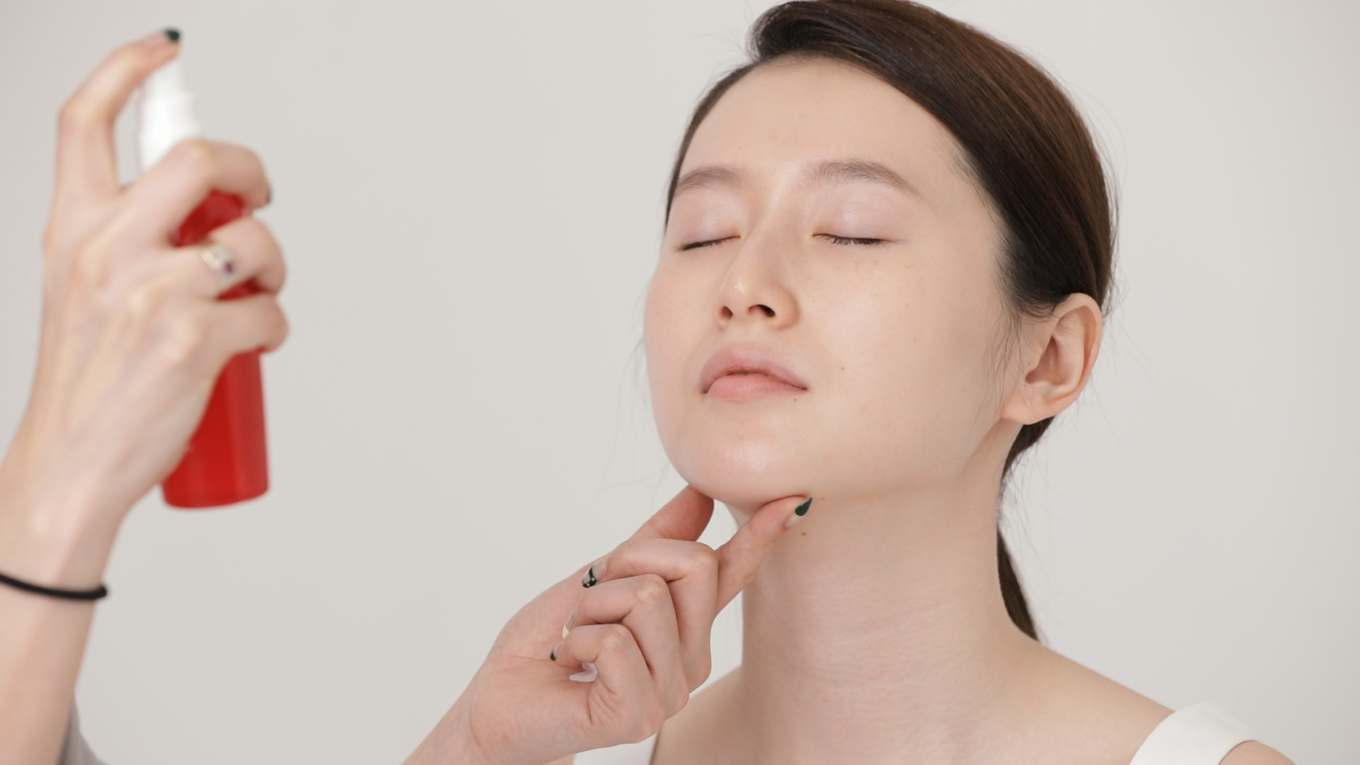 夏天化妆出汗脱妆怎么办,夏天一化妆就出汗怎么办