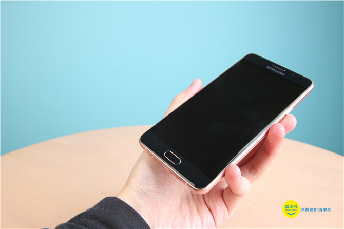 三星galaxya72018刷新率多少,三星galaxya72016版多少钱