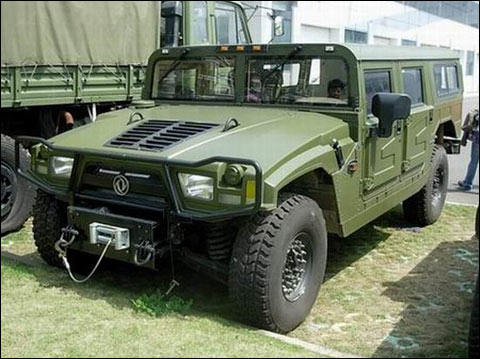 *用军**汽车，*用军**车辆中的运输汽车，用来运送前方物资和人员