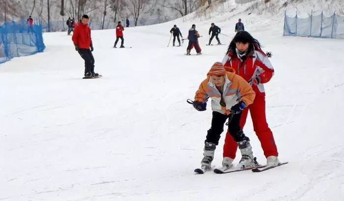 郑州春节滑雪好玩的地方排行榜,郑州桃花峪滑雪场门票