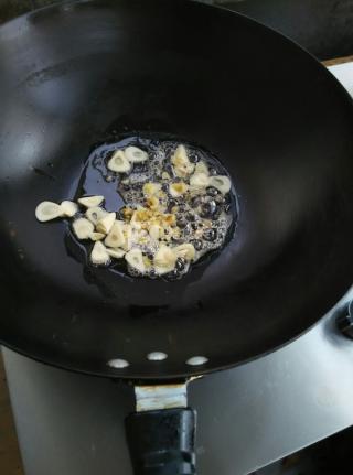 香肠炒秋葵做法步骤,炒秋葵鸡蛋的家常做法