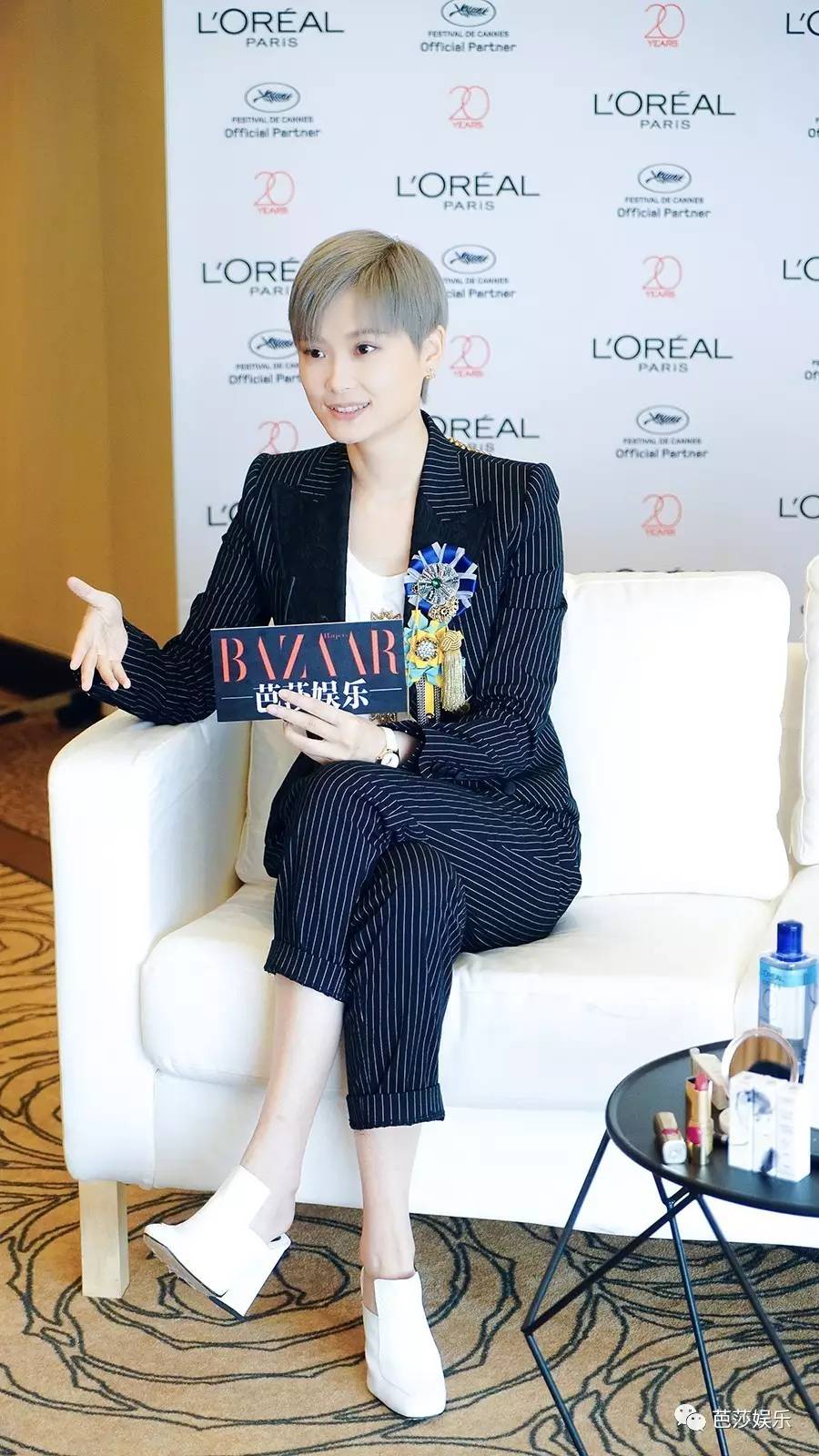 影后JulianMoore没有大牌架子，帅气的李宇春居然有点儿萌！「八九不离时髦」