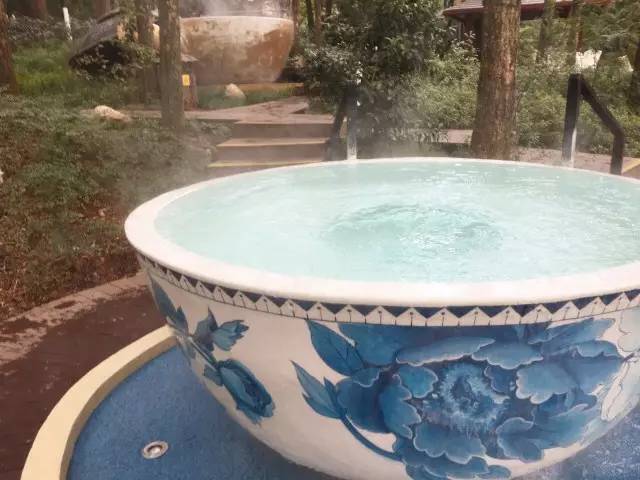 听说降温+温泉最配哦~快收好这份昆明最全约“泡”地图！